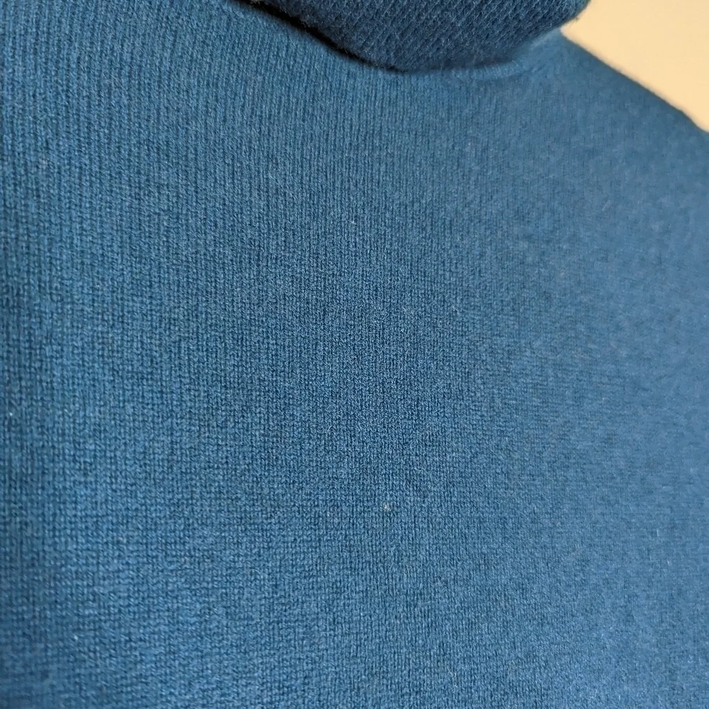 Neiman Marcus Teal Turtle Neck Cashmere Collection Sweater - Picture 8 of 8
